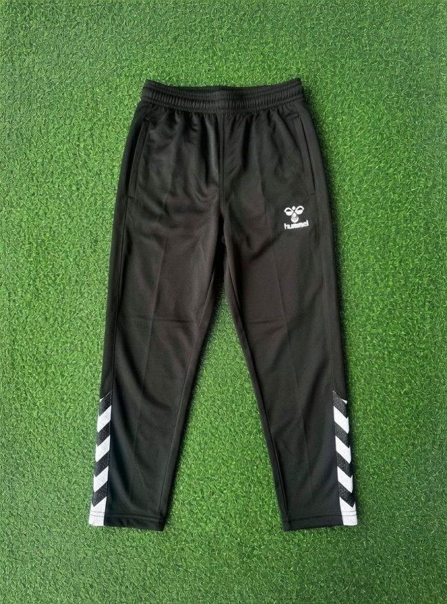 Chándal negro (2) Chándal negro (2)